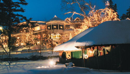 Illuminated by 300,000 lights, Mirror Lake Inn becomes a magical wonderland