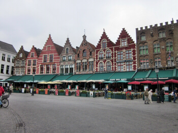 The Bruges Square boats numerous outdoor restaurants
