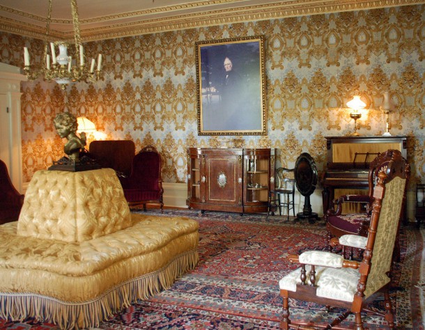 Papineau Manor yellow-themed grand salon