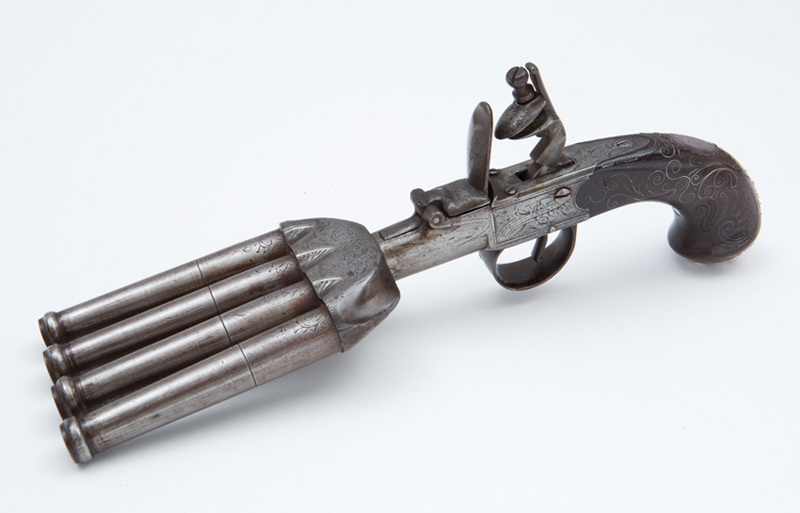 « Duck’s-foot » pistol  About 1715 .45 caliber Made by Ketland & Company, England  © Stewart Museum, 1992