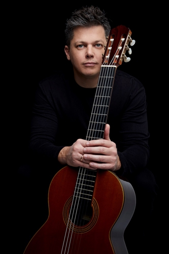 Guitarist Daniel Bolshoy
