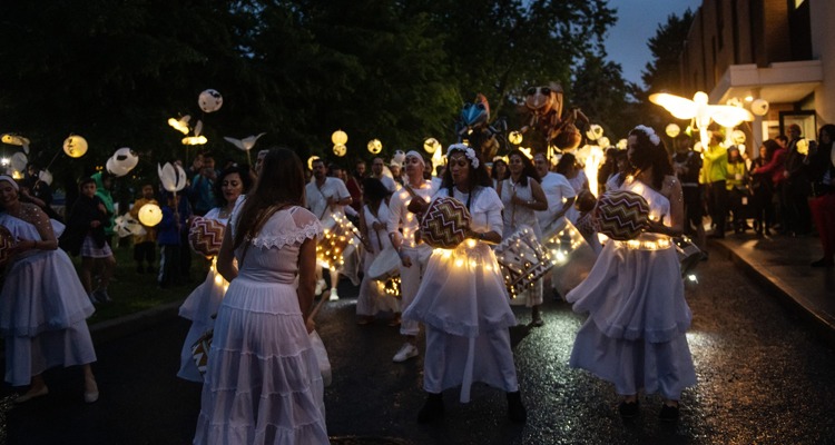 LES LUMIÈRES DE SAINT-MICHEL Lantern Parade