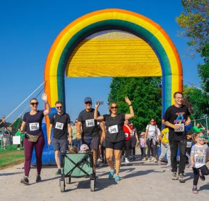 Participants get ready at Stroll & Dash 2023