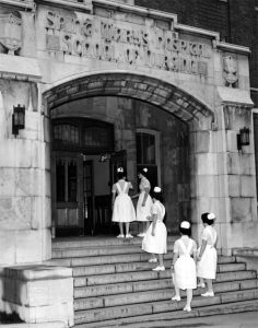 1973 class of nursing students