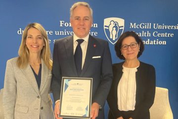 Dr. Renzo Cecere accepts the Trottier Webster Innovation Award (L-R: Marie-Hélène Laramée, President and CEO of the MUHC Foundation, Dr. Renzo Cecere, Cardiac Surgeon, and Dr. Rhian Touyz, Executive Director of the RI-MUHC.