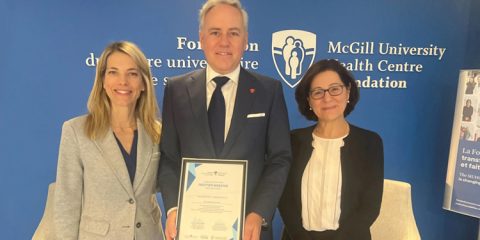 Dr. Renzo Cecere accepts the Trottier Webster Innovation Award (L-R: Marie-Hélène Laramée, President and CEO of the MUHC Foundation, Dr. Renzo Cecere, Cardiac Surgeon, and Dr. Rhian Touyz, Executive Director of the RI-MUHC.