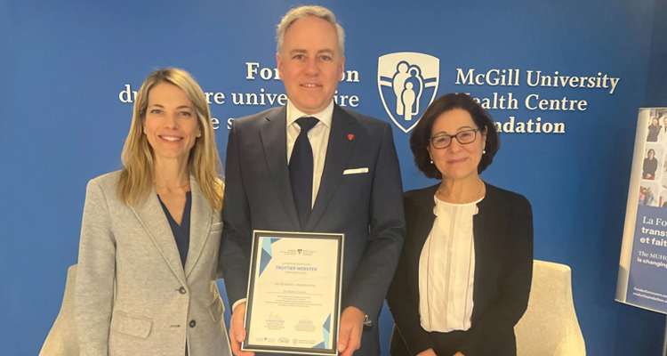 Dr. Renzo Cecere accepts the Trottier Webster Innovation Award (L-R: Marie-Hélène Laramée, President and CEO of the MUHC Foundation, Dr. Renzo Cecere, Cardiac Surgeon, and Dr. Rhian Touyz, Executive Director of the RI-MUHC.