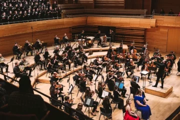 Orchestre Philharmonique and Choeur des Mélomanes perform Holst's The Planets