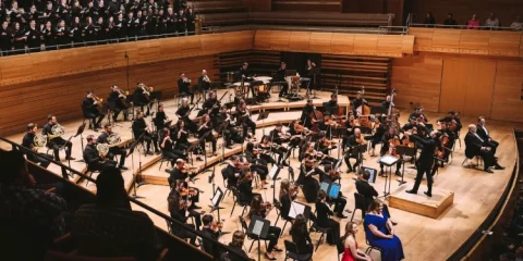 Orchestre Philharmonique and Choeur des Mélomanes perform Holst's The Planets