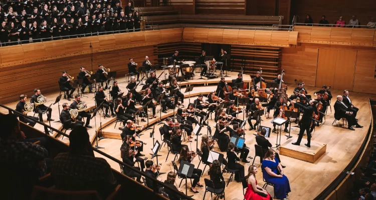 Orchestre Philharmonique and Choeur des Mélomanes perform Holst's The Planets